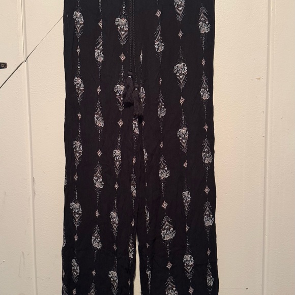 Mudd Black Floral Wide-Leg Pants - Picture 1 of 6
